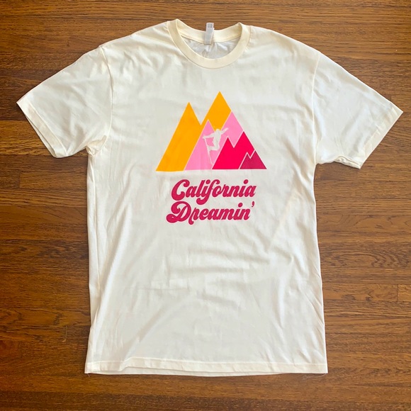 Men’s Off White Cotton California Dreamin’ print Shirt Sleeve Tee Shirt - Picture 1 of 3